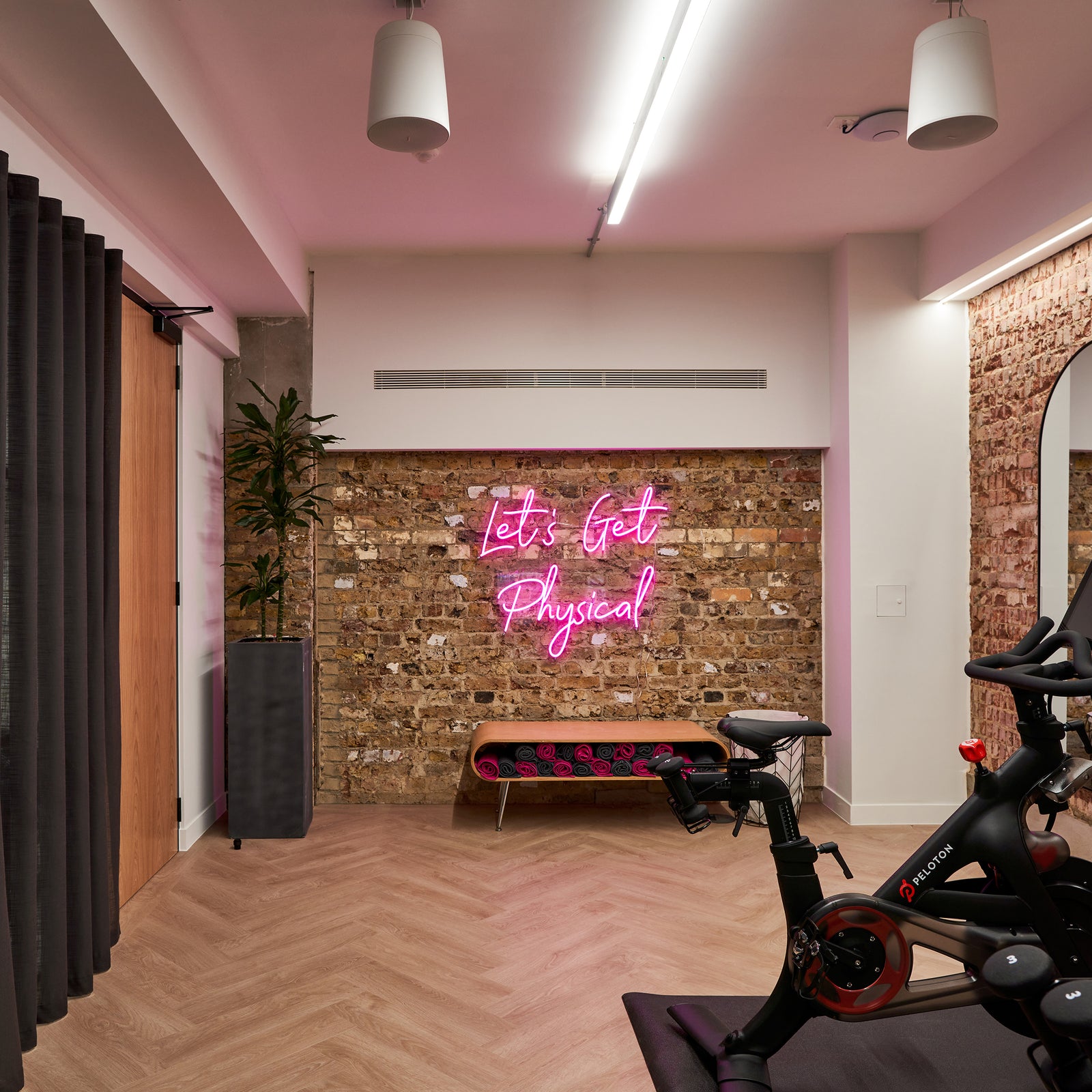 PlusFloor & Modus Workspace - Ayden