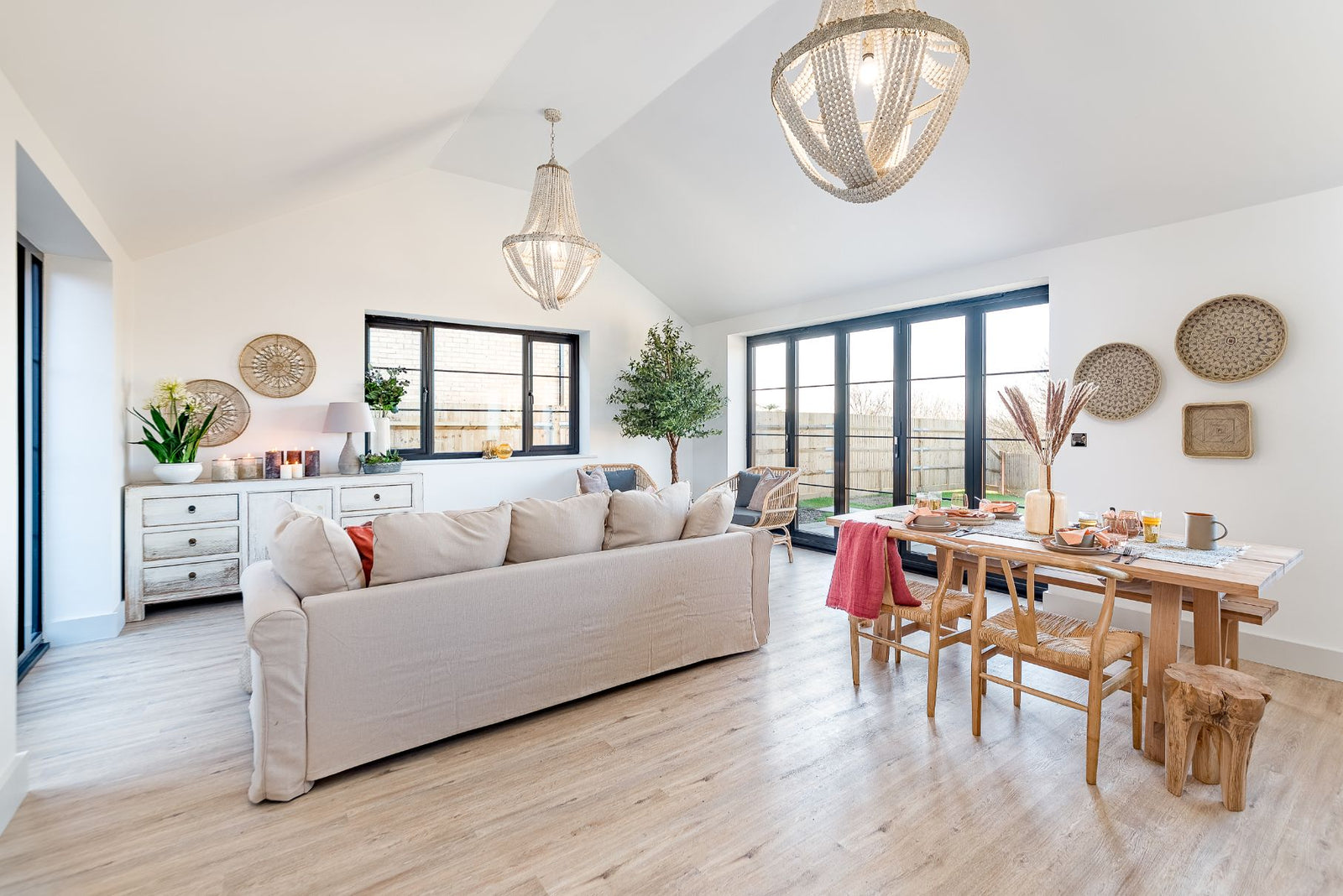 PlusFloor & Angela Cheung - Lesser Foxholes