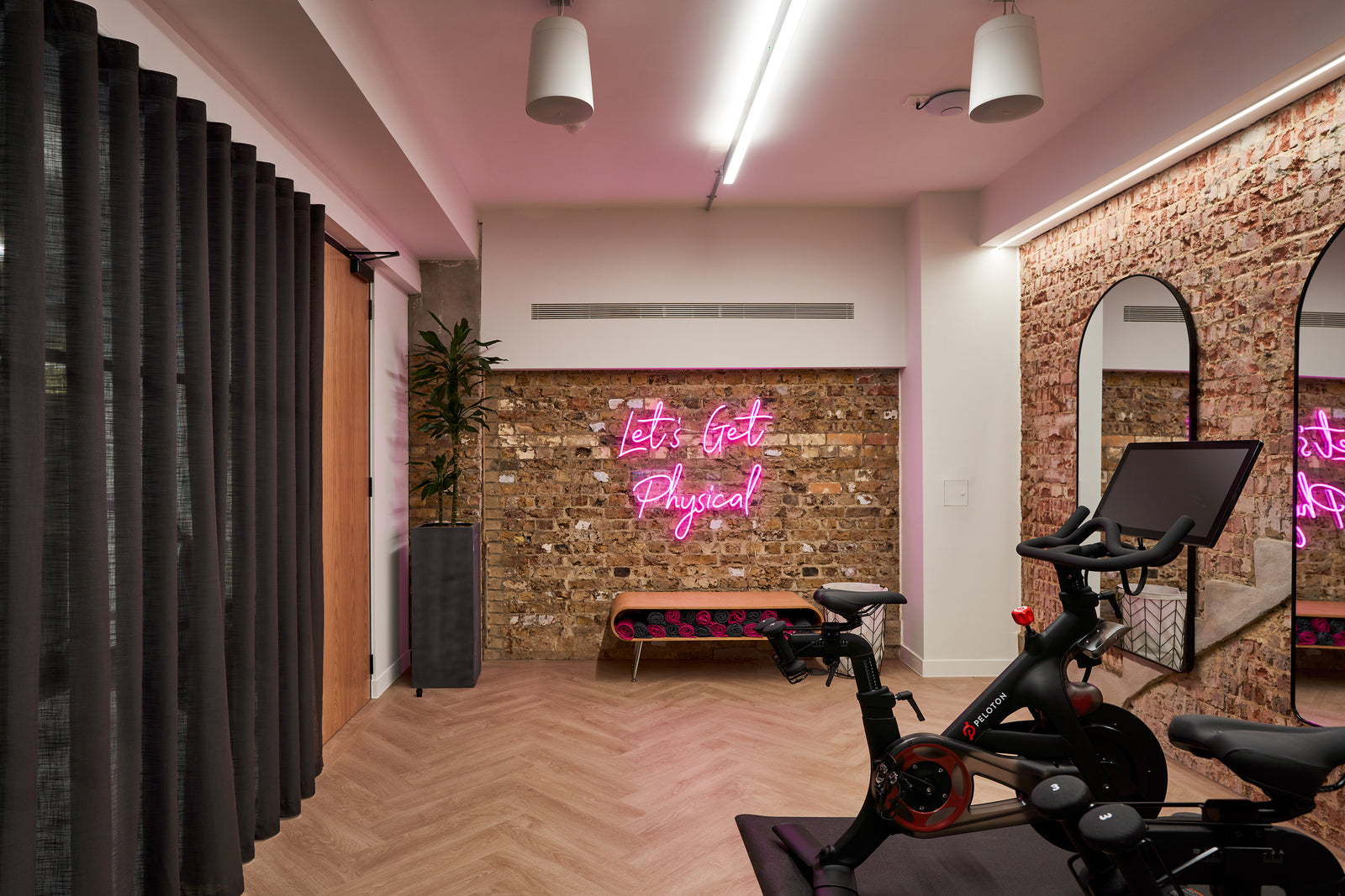 PlusFloor & Modus Workspace - Ayden