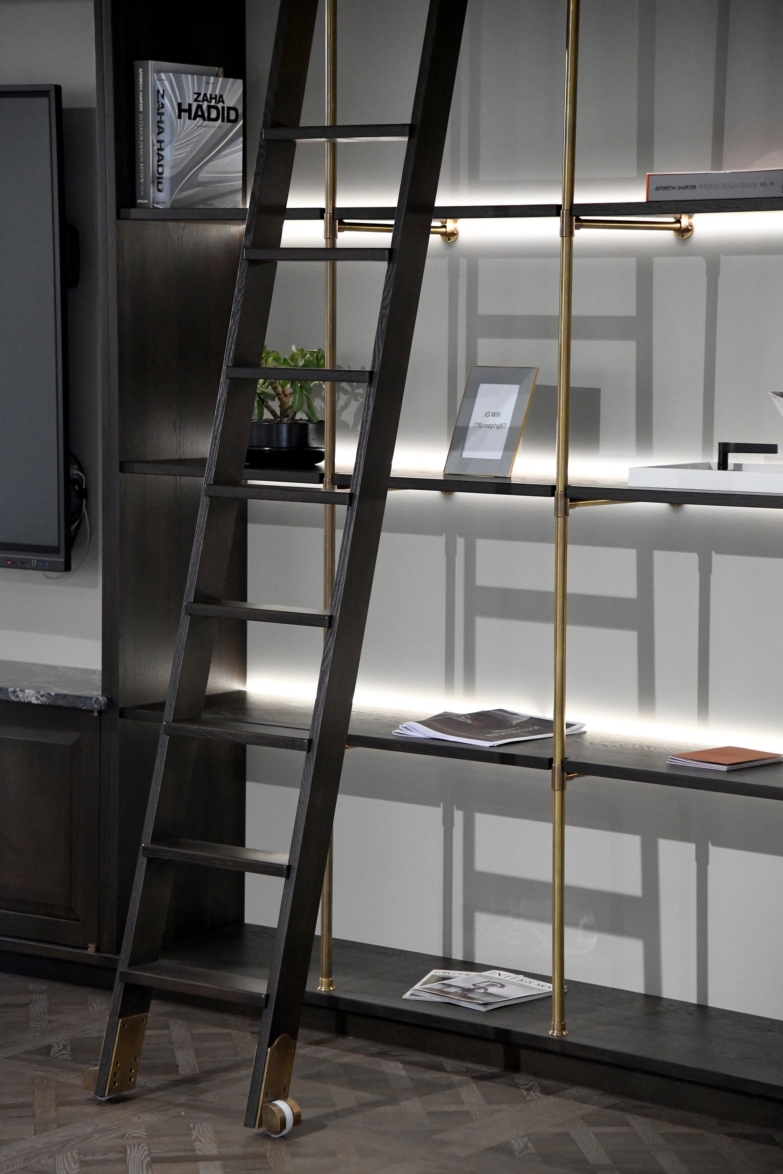 PlusFloor & Spacio - Joseph Giles