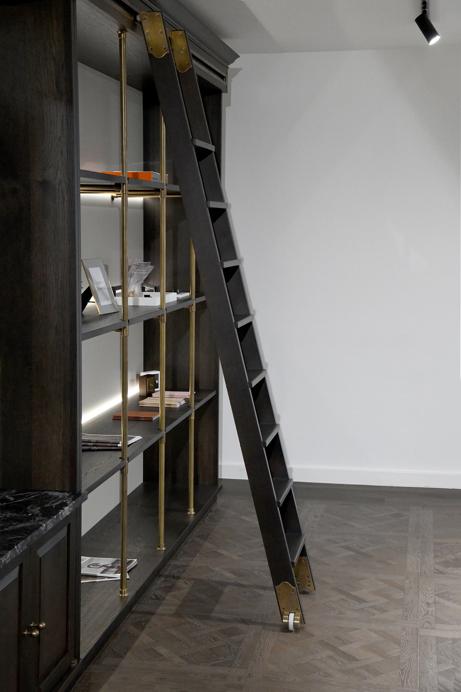 PlusFloor & Spacio - Joseph Giles