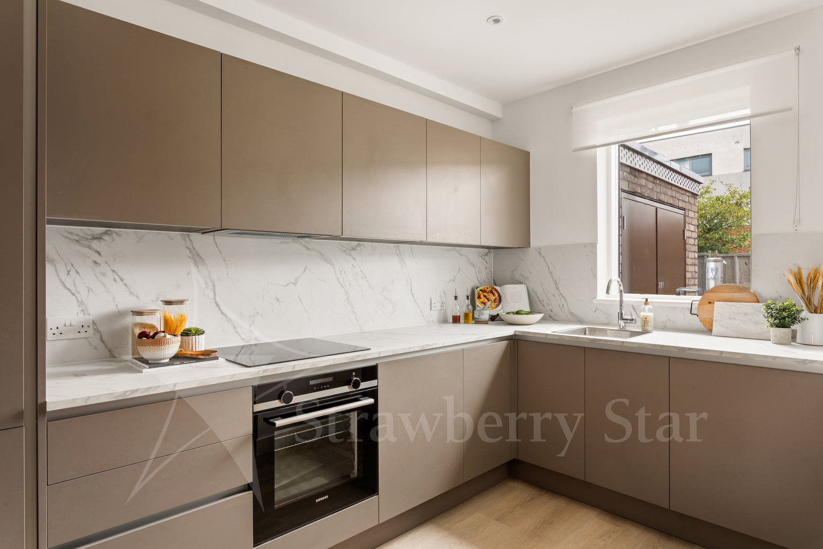 PlusFloor & Strawberry Star - The Pavilions, Kenton