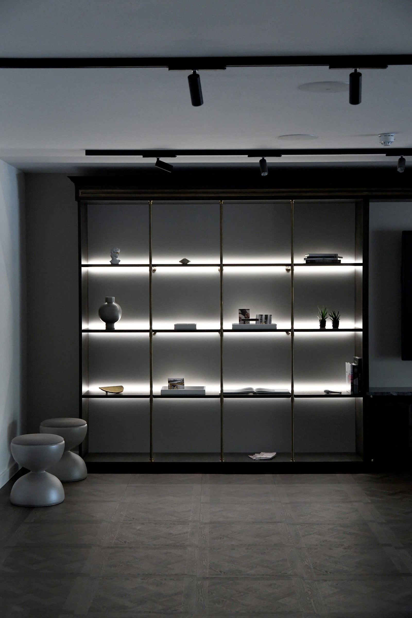 PlusFloor & Spacio - Joseph Giles