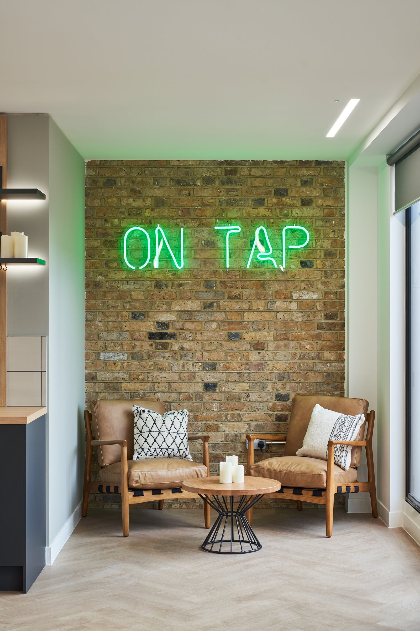 PlusFloor & Modus Workspace - Ayden