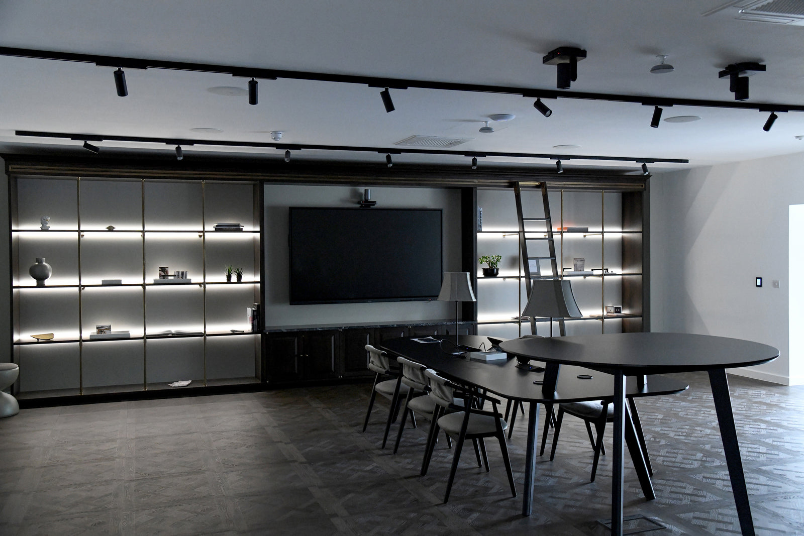 PlusFloor & Spacio - Joseph Giles