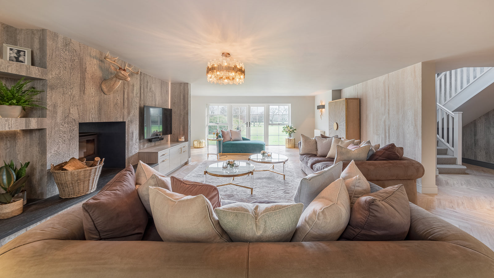 PlusFloor & Angela Cheung - Blackstone Lodge