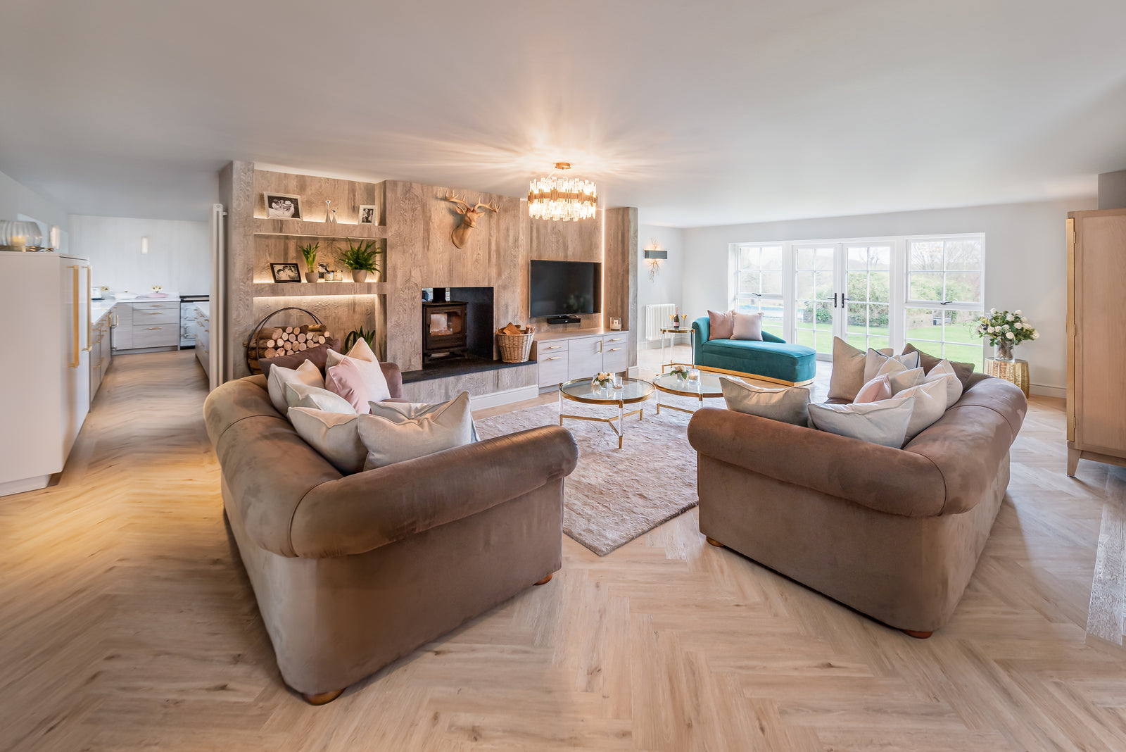 PlusFloor & Angela Cheung - Blackstone Lodge