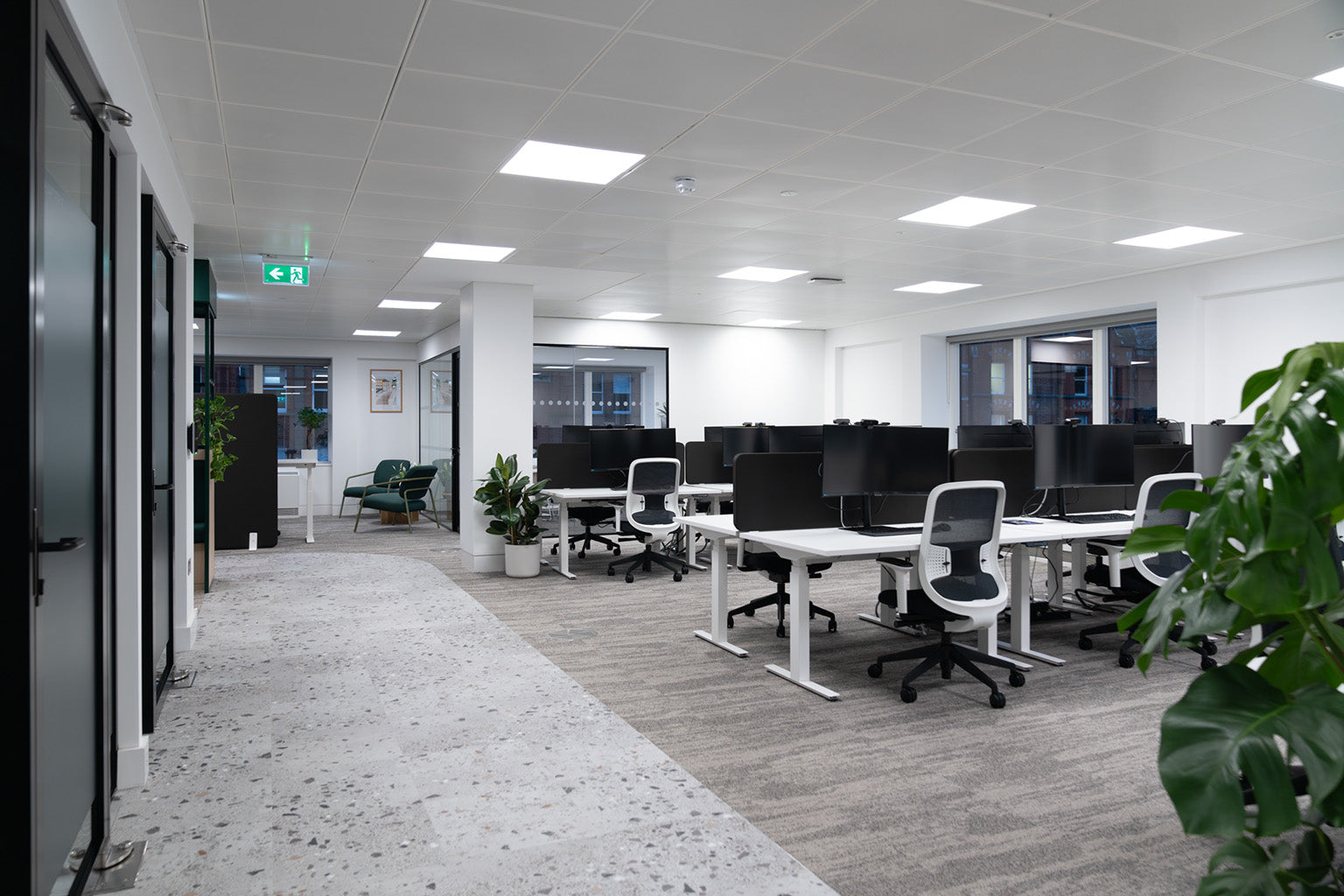 PlusFloor & Calibro Workspace - McGill & Partners Offices