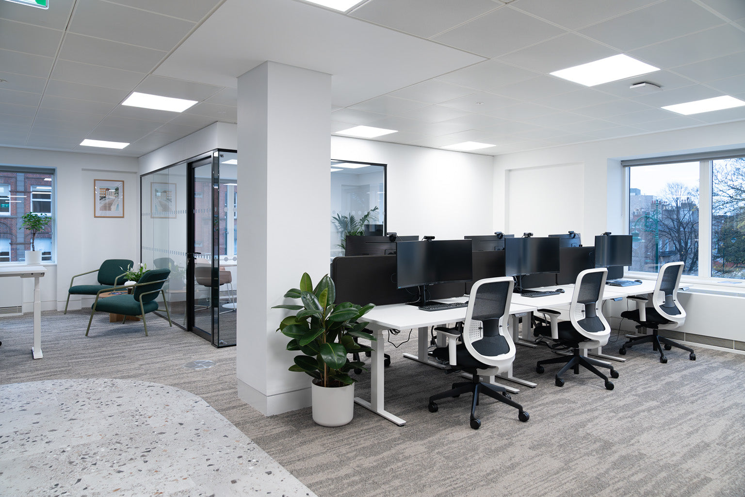 PlusFloor & Calibro Workspace - McGill & Partners Offices