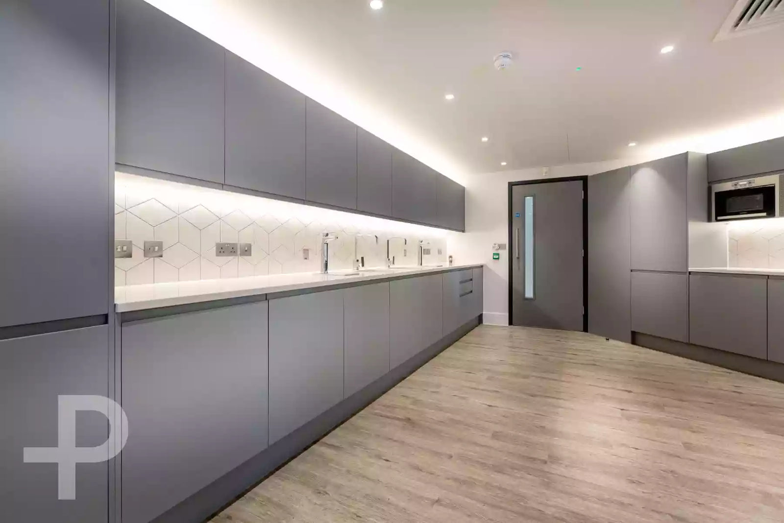 Aerial Direct - Formation Plank