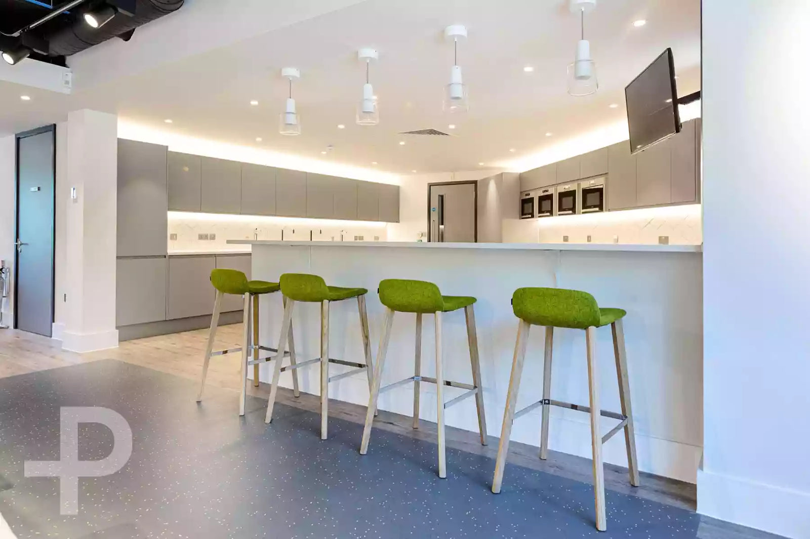 Aerial Direct - Formation Plank