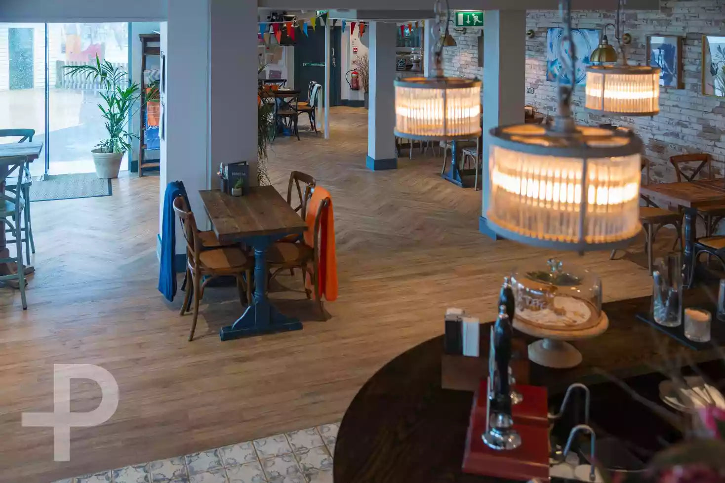 Brighton Beach Club - Formation Herringbone