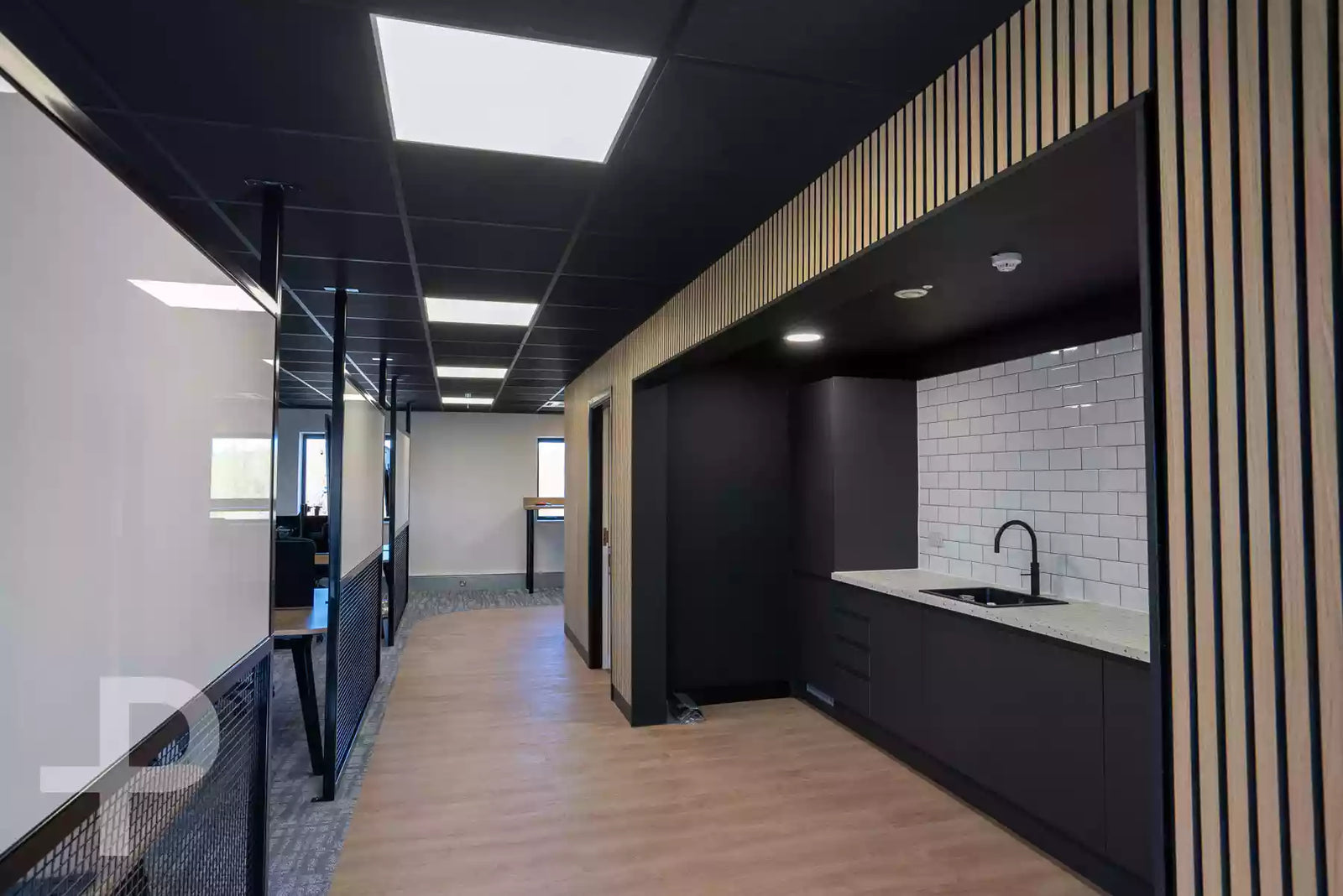 Curve Digital Office - Formation Plank