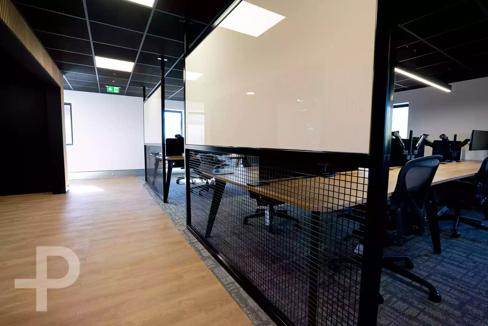 Curve Digital Office - Formation Plank