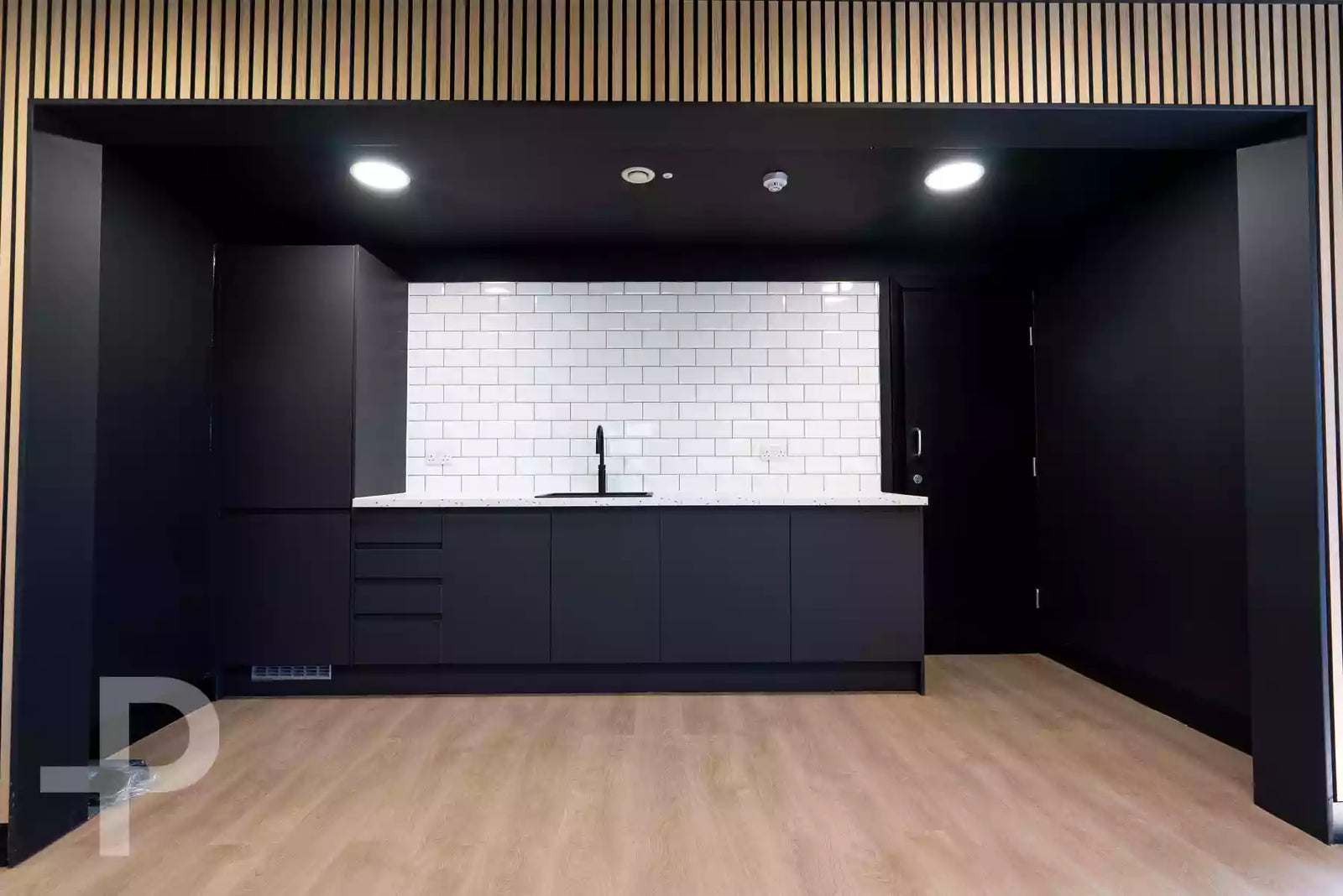 Curve Digital Office - Formation Plank