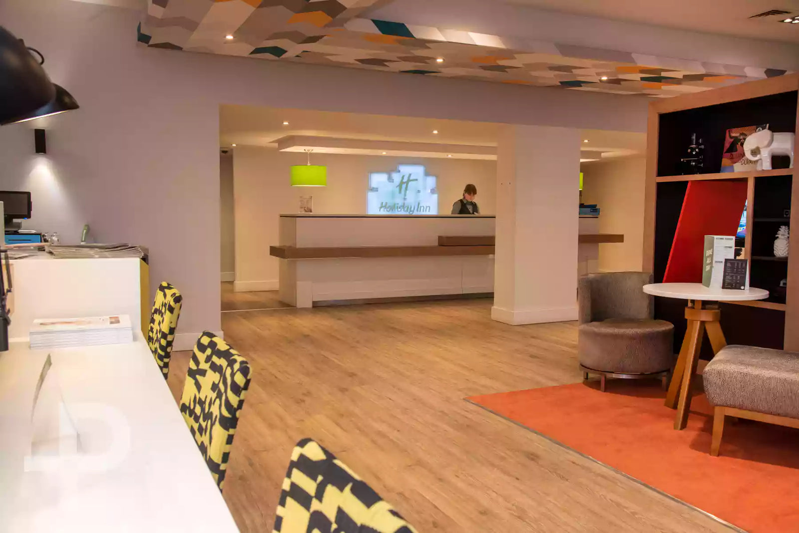 Holiday Inn - Formation Plank