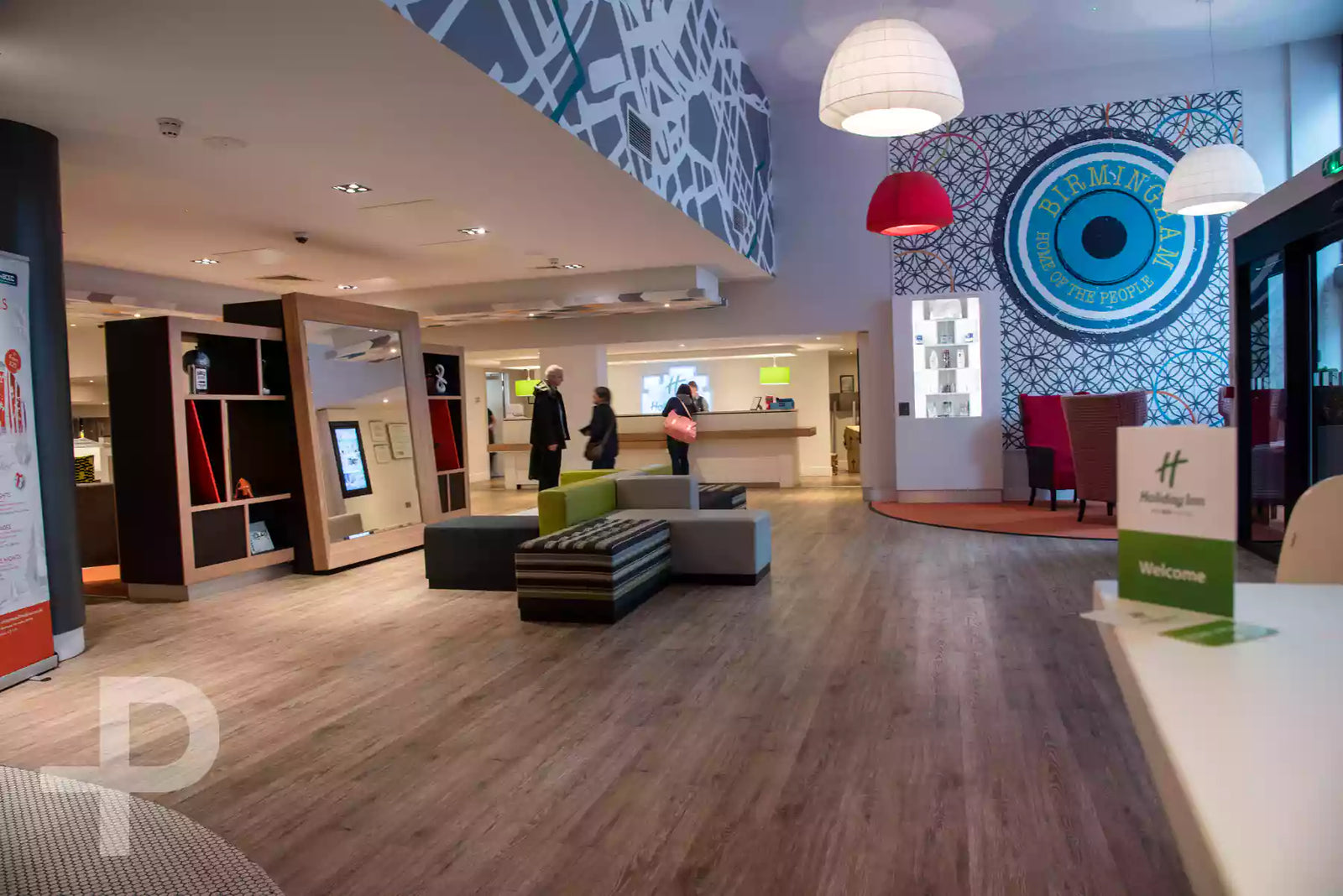 Holiday Inn - Formation Plank