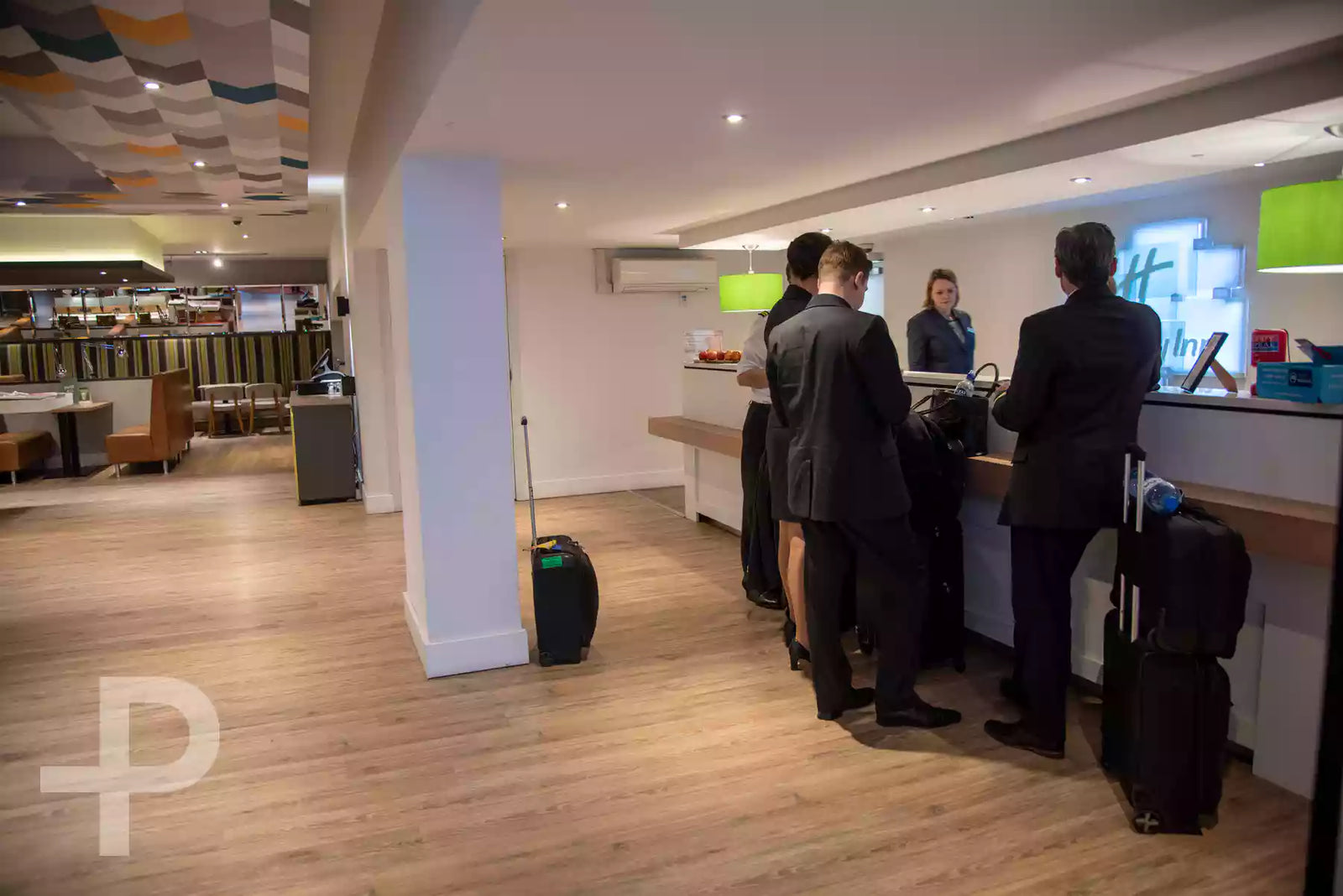 Holiday Inn - Formation Plank