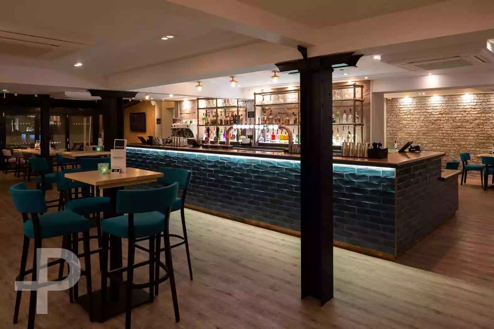 Kinderton Bar & Restaurant - Formation Plank