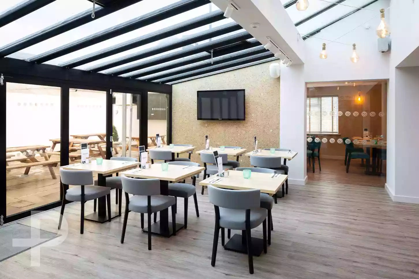 Kinderton Bar & Restaurant - Formation Plank