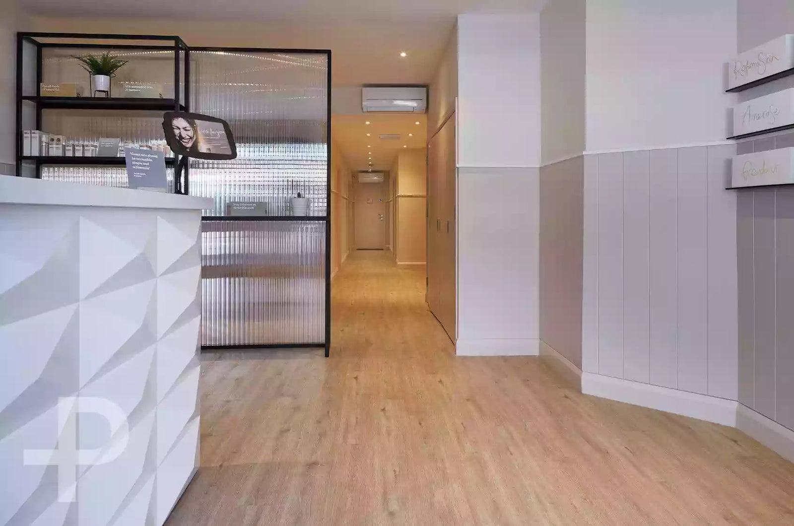 Skinsmiths - Formation Plank