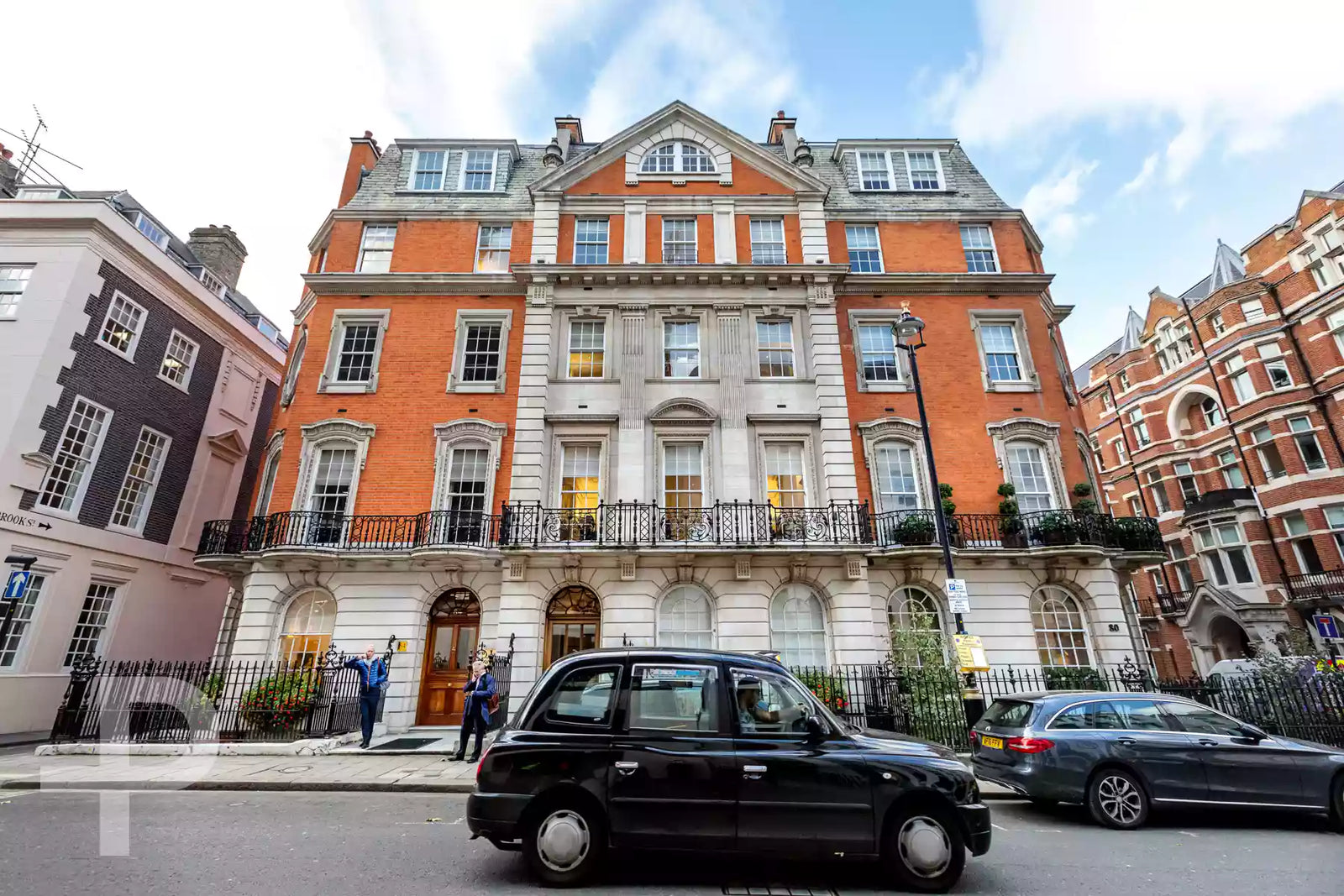 The Argyll Club - Formation Herringbone