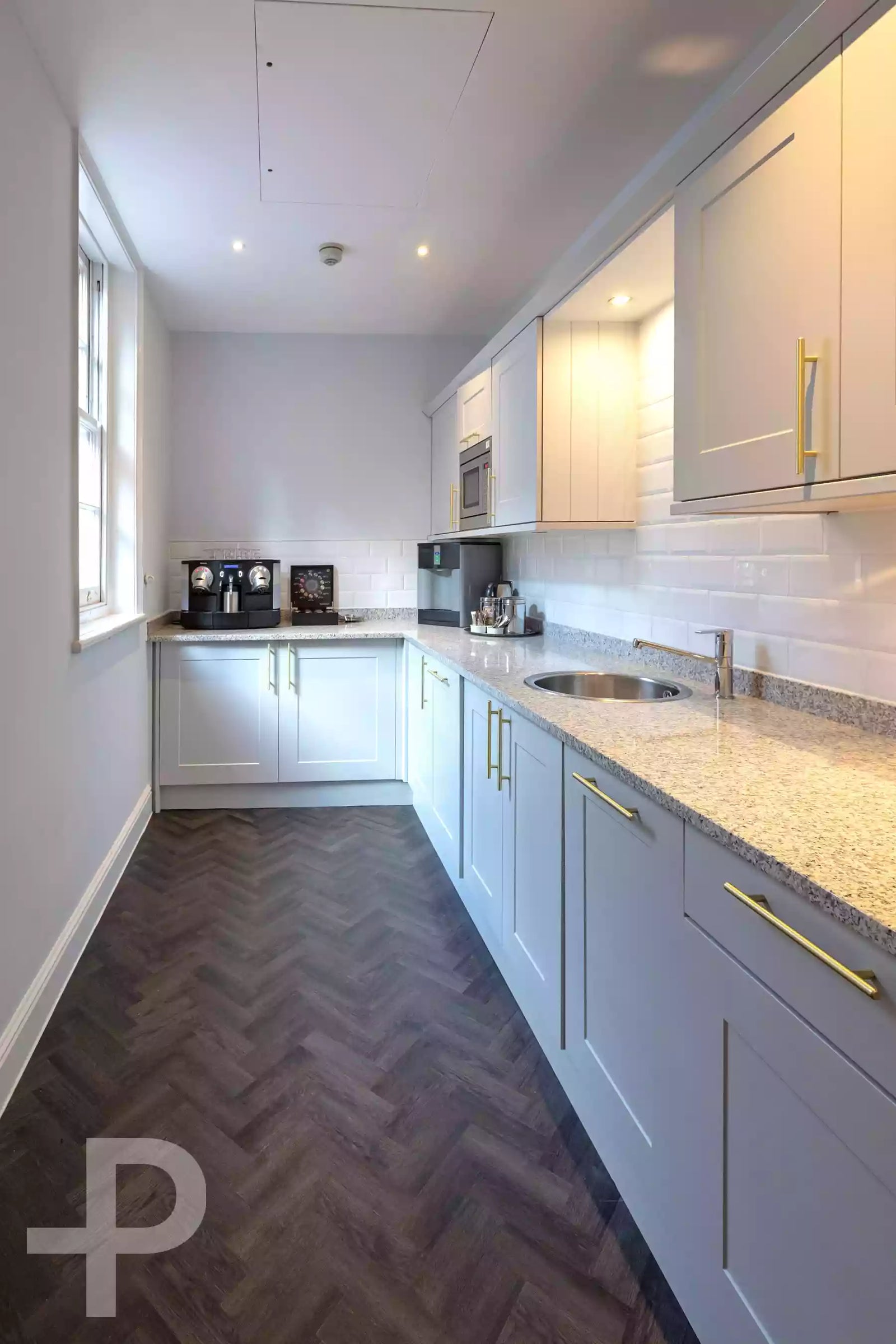 The Argyll Club - Formation Herringbone