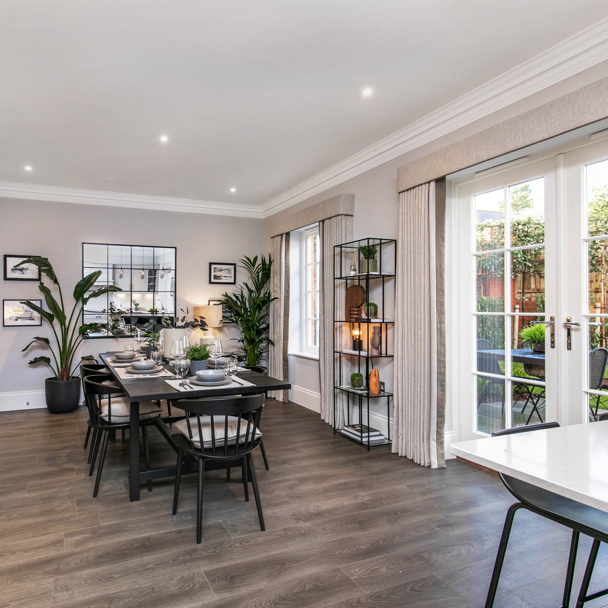 Blanched Carbon Click Lock