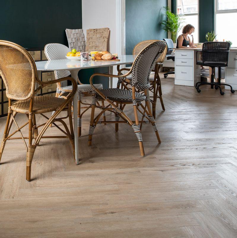 Formation Herringbone Pastel Blanc Glue Down